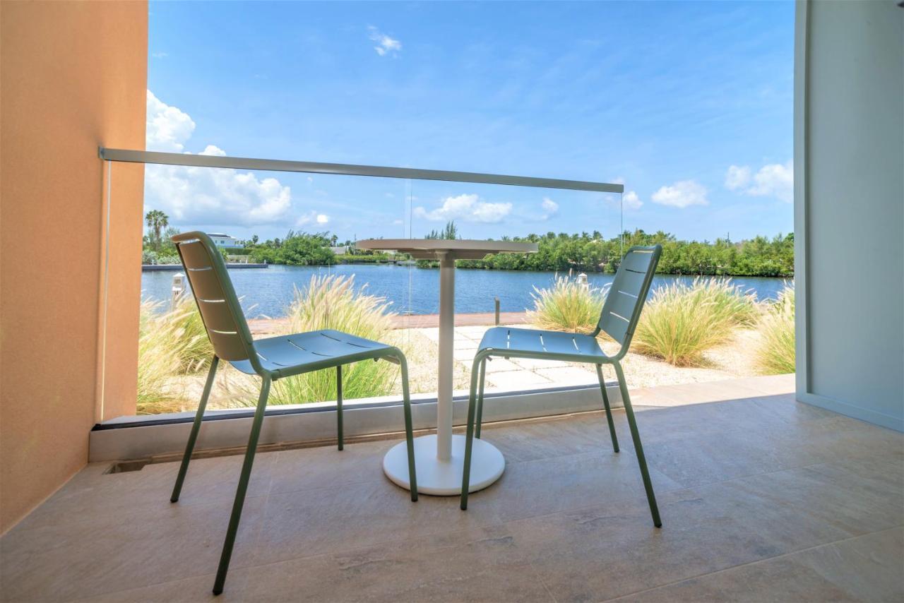 Cayman Luxury Rentals At One Canal Point Джорджтаун Экстерьер фото
