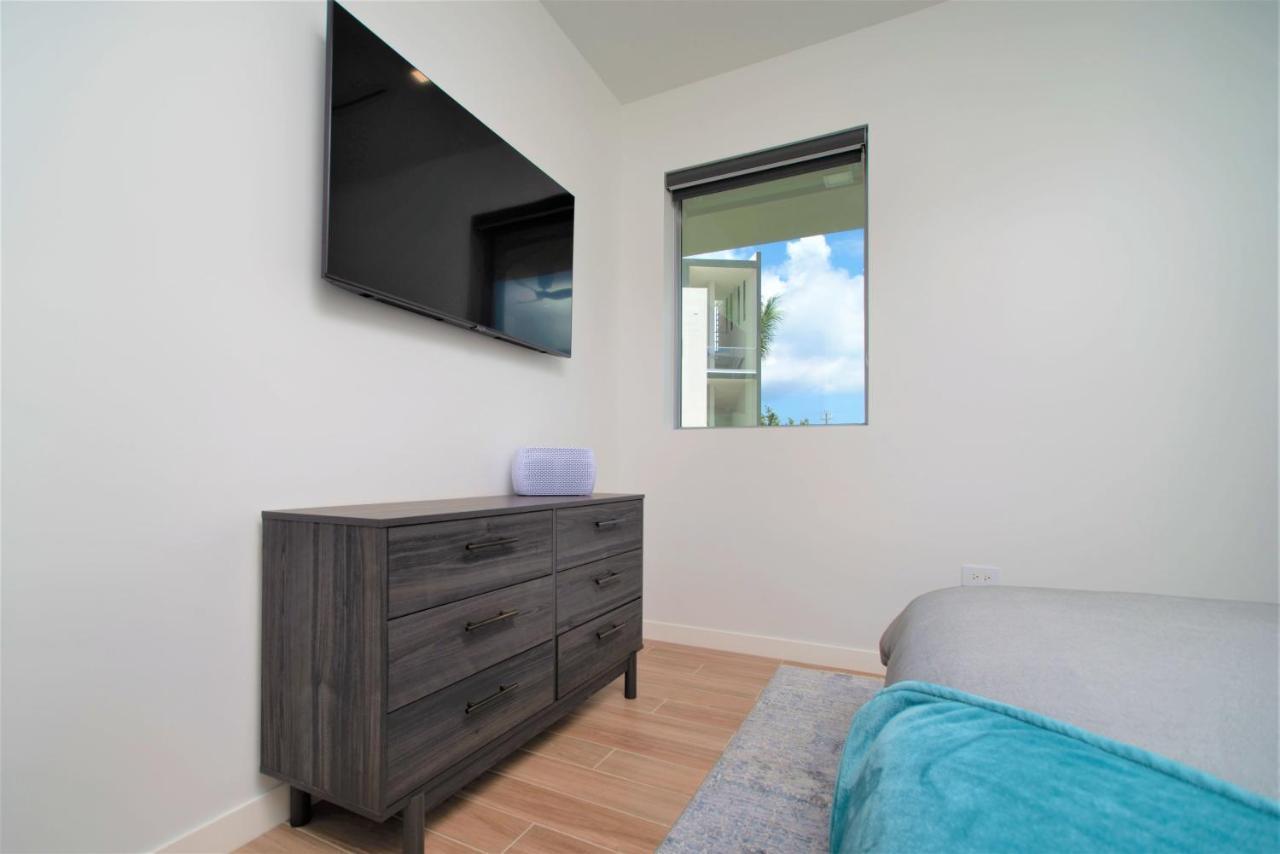Cayman Luxury Rentals At One Canal Point Джорджтаун Экстерьер фото